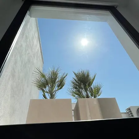 Moderna Con Piscina Y Vistas Al Canal En Roses