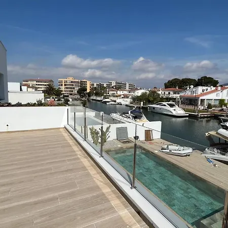 Con Piscina Y Vistas Canal Av-44 Сasa de vacaciones