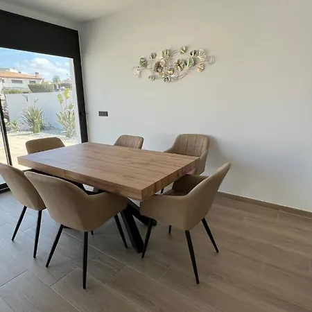 Moderna Con Piscina Y Vistas Al Canal En Holiday home *