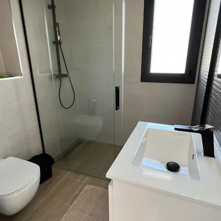Holiday home Moderna Con Piscina Y Vistas Al Canal En *