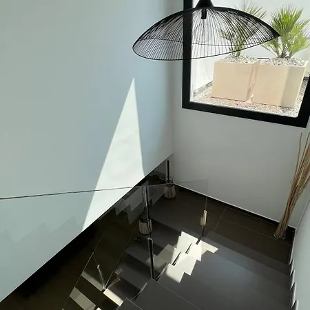 Moderna Con Piscina Y Vistas Al Canal En Holiday home Roses