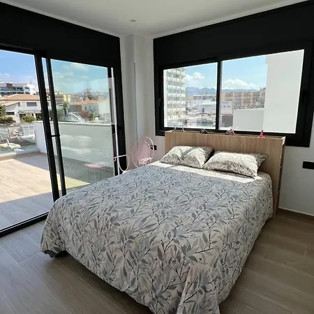 Moderna Con Piscina Y Vistas Al Canal En Holiday home