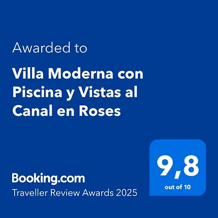 Moderna Con Piscina Y Vistas Al Canal En